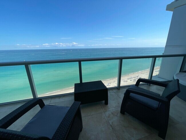 Building Photo - 17001 Collins Ave Unit 1806