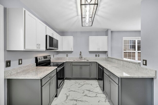Building Photo - BEAUTIFULLY RENOVATED TWO BEDROOM IN CHAPIN