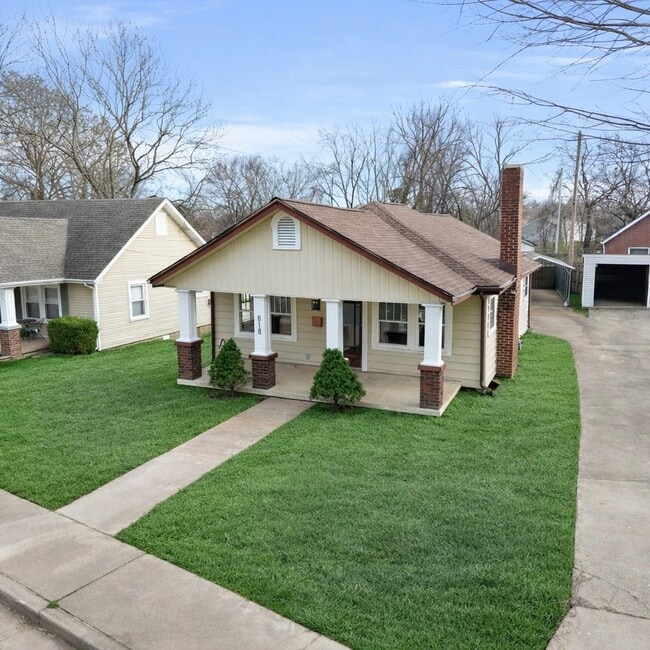 Photo - 818 Stafford St