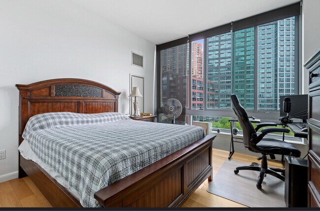 Photo - 4630 Center Blvd