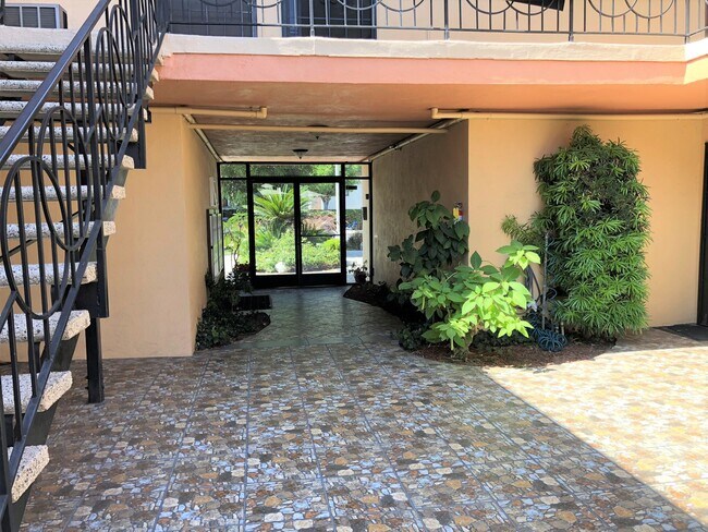 Photo - 526 E Windsor Rd