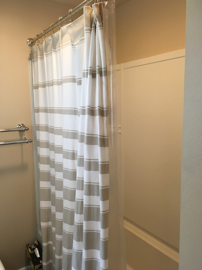 Photo - 908 4th Ave E