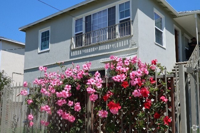 Building Photo - 536 N Van Ness Ave Unit #2 Rental