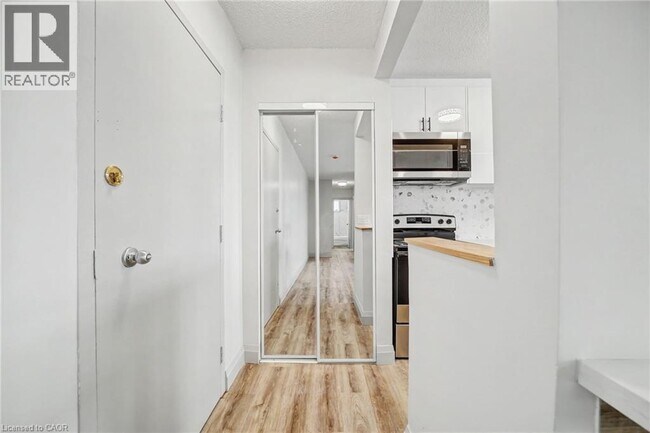 Photo - 41 Sutherland St W Unit 416