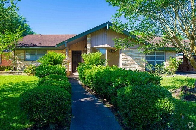 Building Photo - 4031 Martinshire Dr Rental