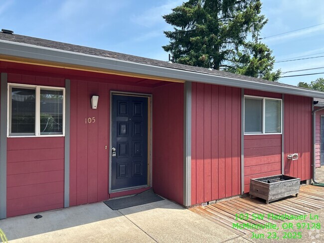 Building Photo - 103-105 SW Fleishauer Lane Unit 105 Rental