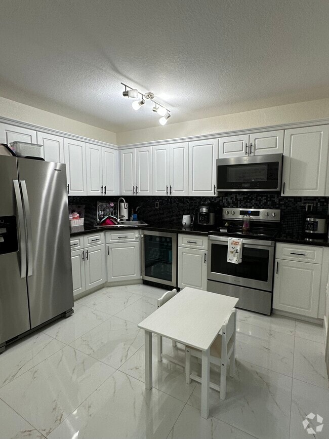 Building Photo - 20764 SW 82nd Ave Rental