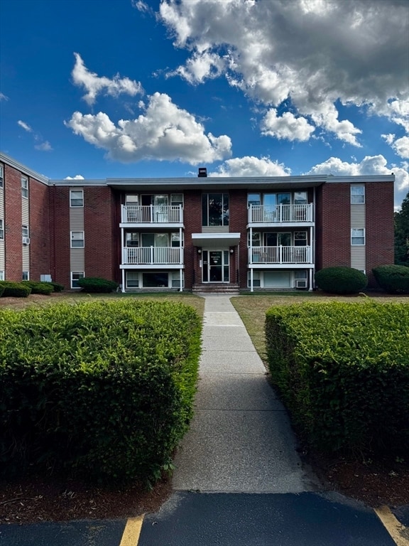 Building Photo - 30 Worthen St Unit C4 Rental