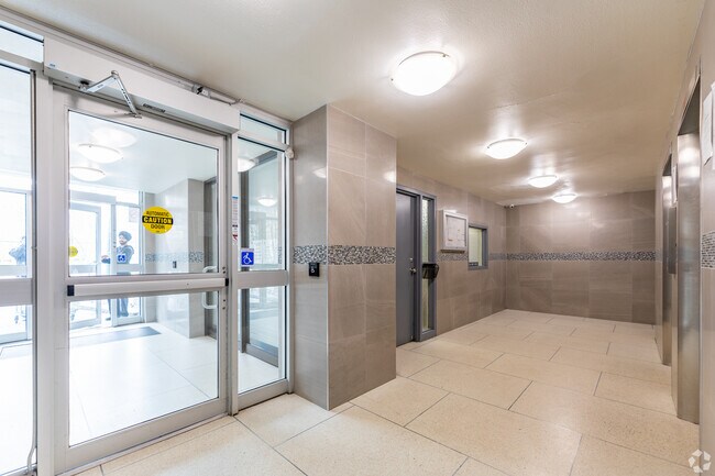 Photo - 6171 Bathurst St