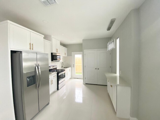 Photo - 309 W Saint Helena Ave