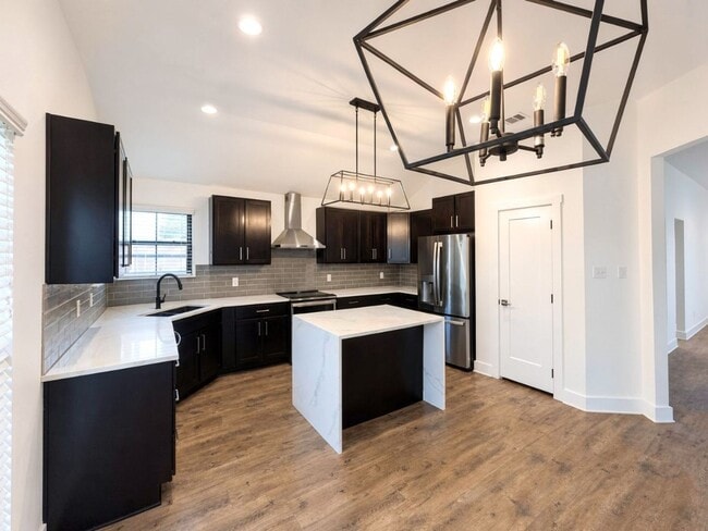 Photo - Modern 3 Bed / 2 Bath Home with Central Air & Updated Appliances in West Temple