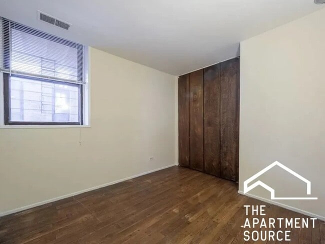Building Photo - 604 W Surf St Unit 604 West Surf Street
