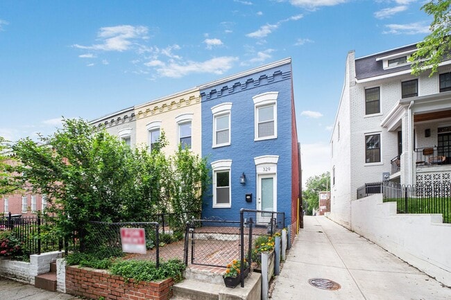 Available Now! 2 Bed / 1 Bath Rowhouse in ... - Available Now! 2 Bed / 1 Bath Rowhouse in ...