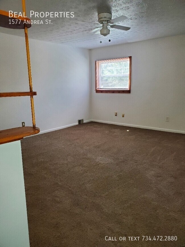 Photo - 1577 Andrea St