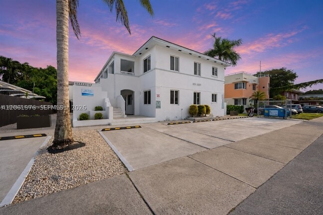 Building Photo - 550 NE 82nd St Unit 7
