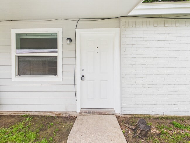 Photo - 1906 Finfeather Rd