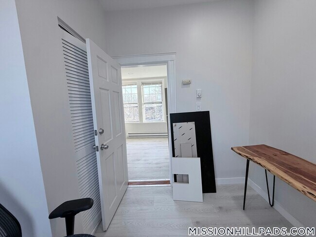 Photo - 739 Parker St Unit 3