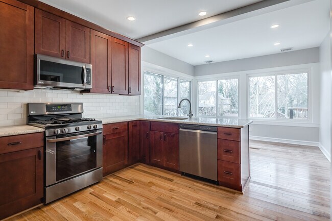 KITCHEN - 309 Warwick Rd Apartments Unit 309