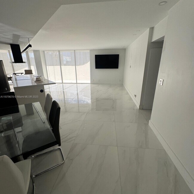 Photo - 19355 Turnberry Way Unit 5G