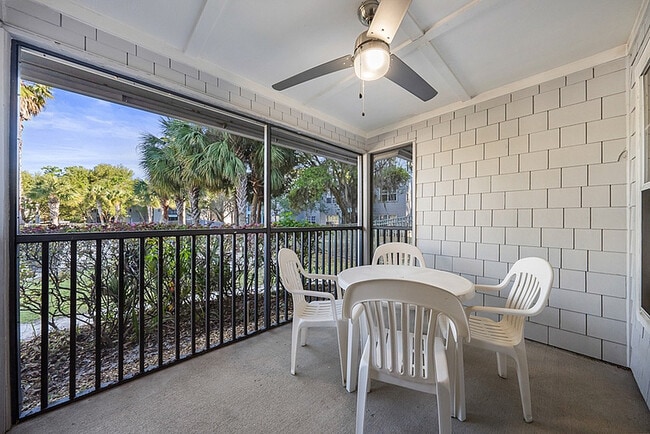 Cabana-Beach-Gainesville-Apartments-Near-University-of-Florida-Screened-In-Patio