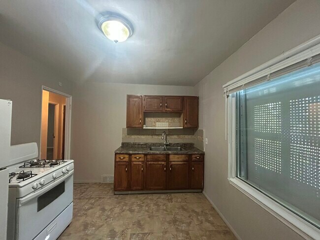 Photo - 19313 Stahelin Ave