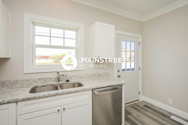 2 Bedroom Pet-Friendly Home in St. Petersburg, FL with Main Street Renewal