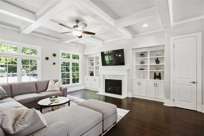 Photo - 692 Drewry St NE