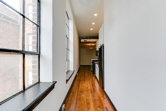 Entryway - 210 E Grace St