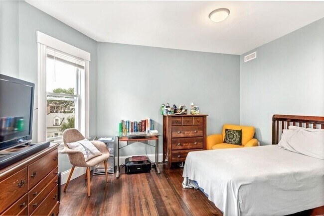 Photo - 389 Centre St Unidad 1