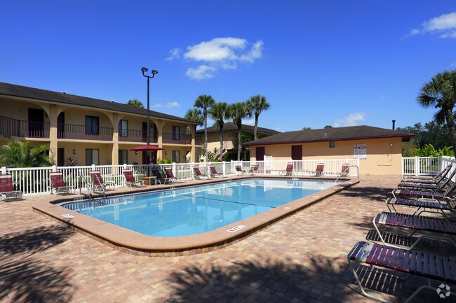 Building Photo - Sandy Lane