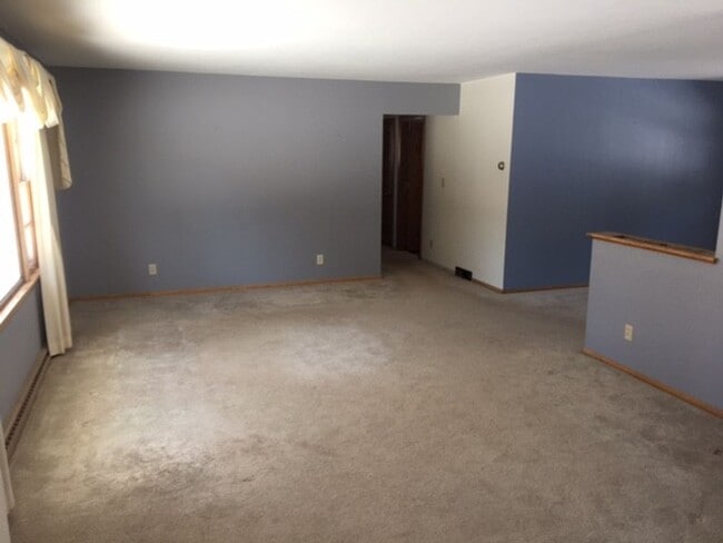 Photo - 3 Bedroom Home w/ Attached garage & Large basement. Washer/Dryer Included