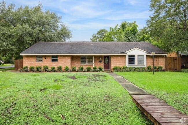 Building Photo - 1627 Crestdale Dr Rental