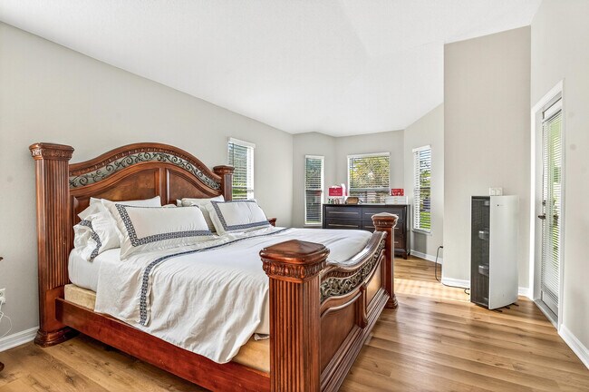 Photo - 520 N Valencia Cir SW