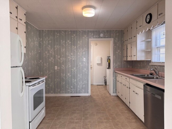 Photo - 2 Bed 1 Bath House W/A Garage for Storage!!!!!!