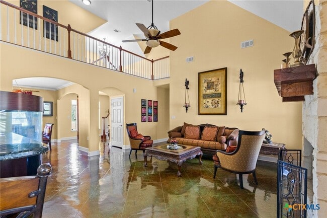 Photo - 130 Post Oak Cir