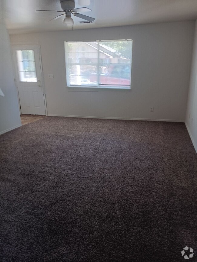 Building Photo - 611 S Mulberry St Rental
