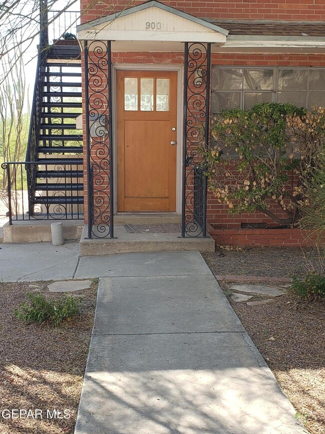 Building Photo - 900 W Yandell Dr