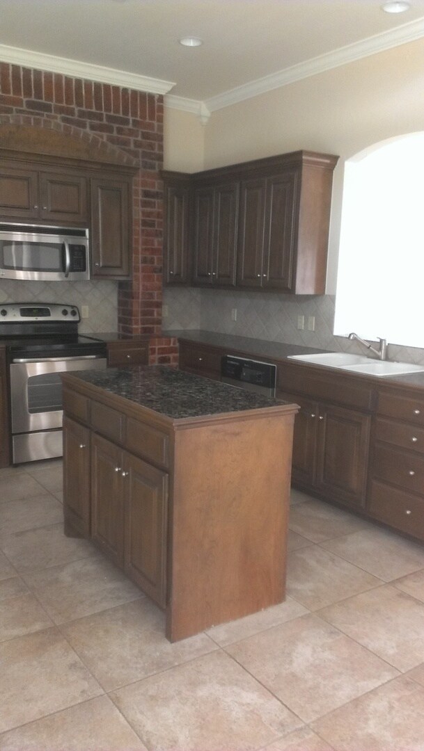 Photo - 3 bed, 2 bath 2 garage in Edmond!