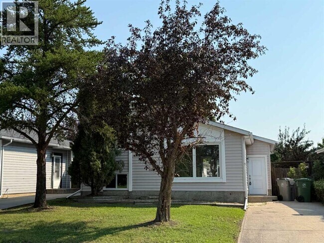 Photo - 2725-257B 57b Ave
