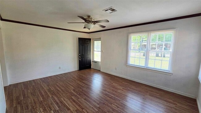 Photo - 605 NW 50th St