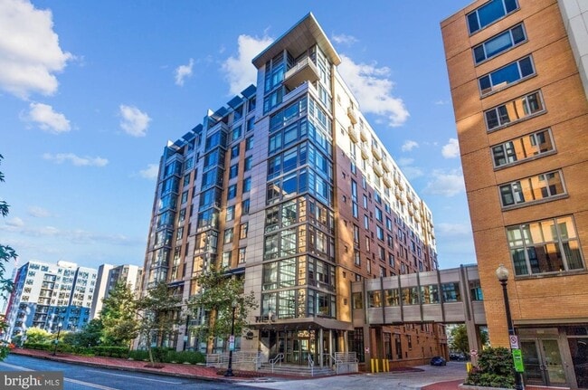 Building Photo - 440 L St NW Unit 904