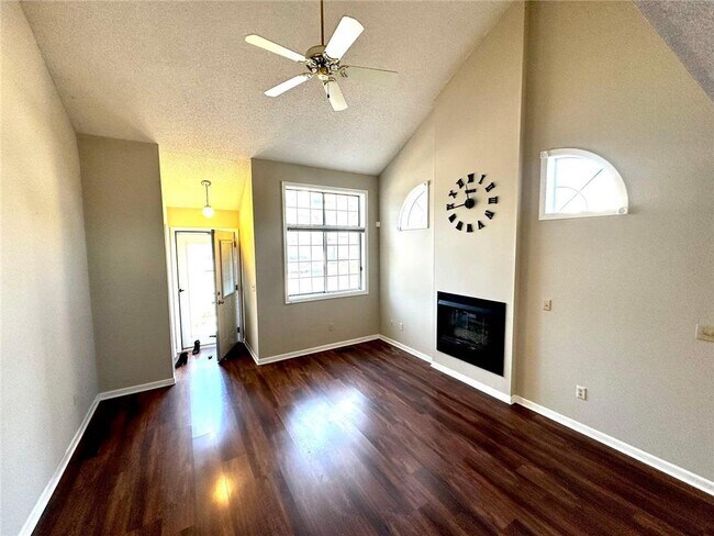 Photo - 522 Lovell Ave W