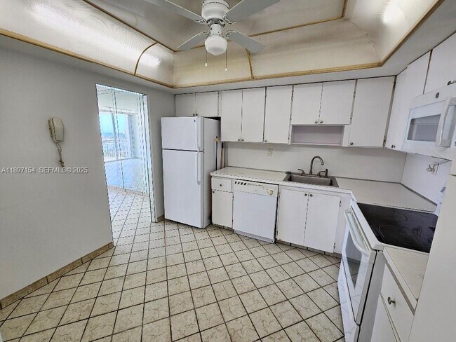 Photo - 18031 Biscayne Blvd Unidad 1703