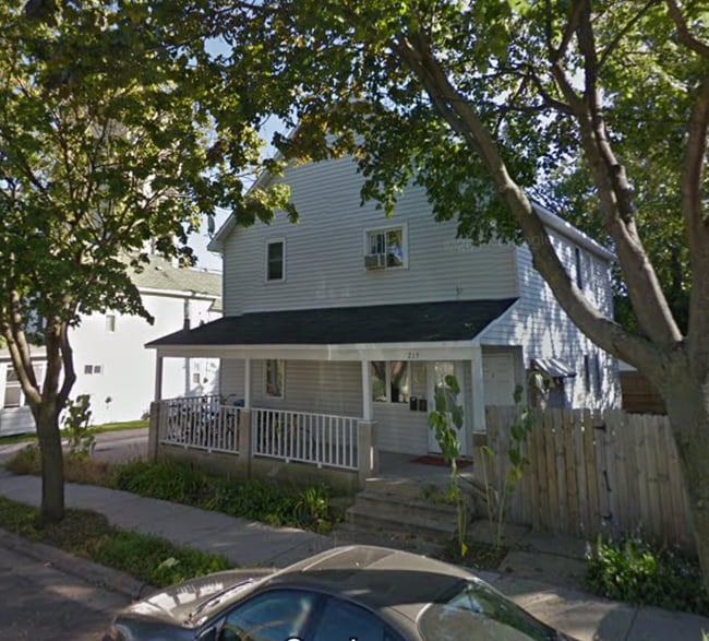 Building Photo - 215 W 31st St