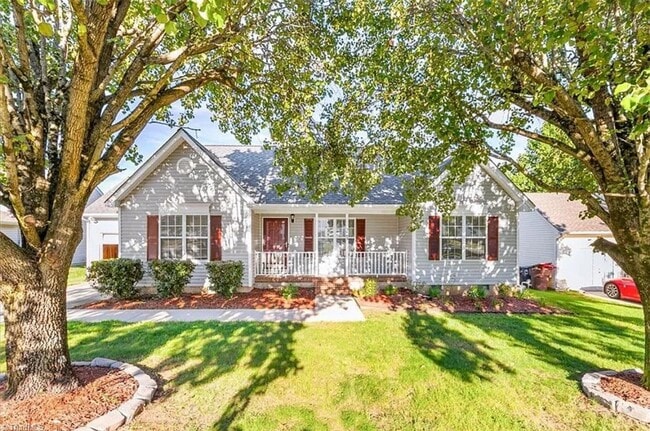 Charming 3Bed/2Bath house with 1 car garag... - Charming 3Bed/2Bath house with 1 car garag...