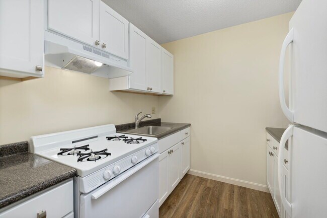 East Bay Apartments