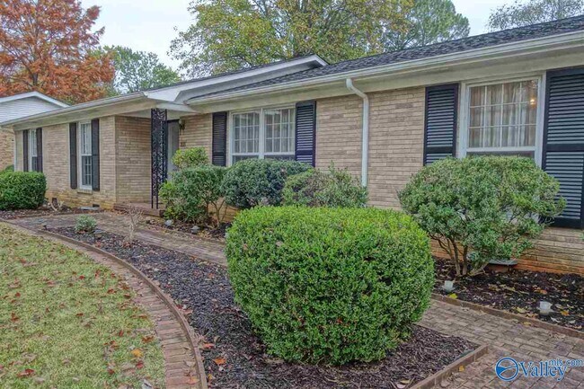 Photo - 209 Winthrop Dr SW