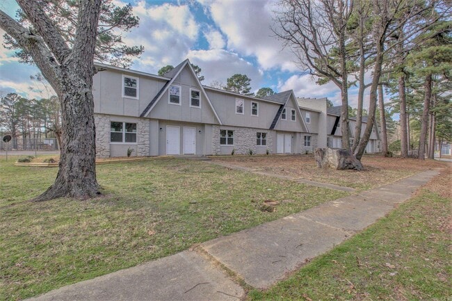 Building Photo - 1900 Labette Manor Dr Unit 4 Rental