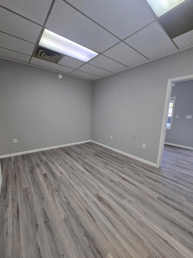 Photo - 118 W Main St Unit Commerical building 2 apt