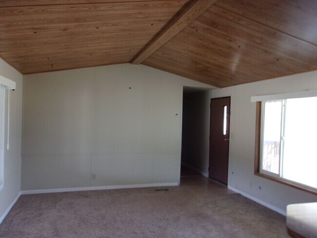 Photo - ** MOVE IN SPECIAL: FIRST MONTH $800.00 **